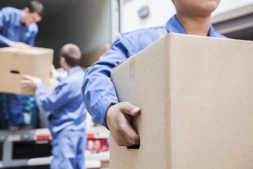 Moving truck service for homes in Edgware